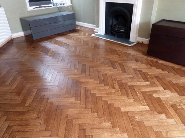 Posa Parquet Prefinito In Acacia